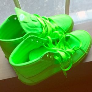 Size 7 bright green vans never been worn